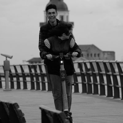 mag je met 2 personen op een elektrische step