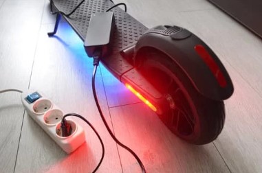 elektrische step oplader